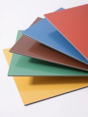 پانل کامپوزیت آلومینیومی با روکش PVDF مقاوم در برابر آب و هوا | مواد بیلبورد فضای باز محافظت شده در برابر اشعه ماوراء بنفش